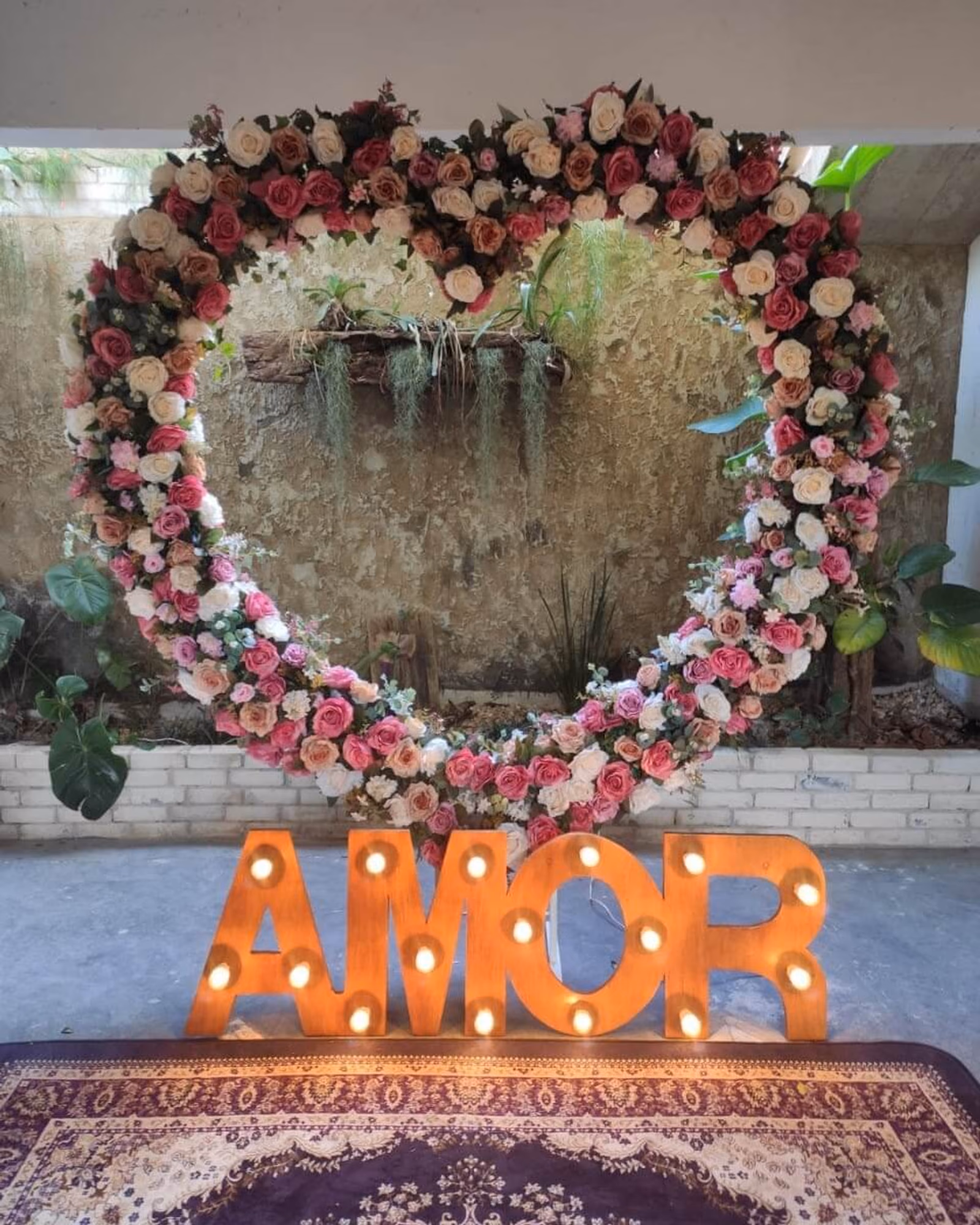 Coração de flores + letreiro amor