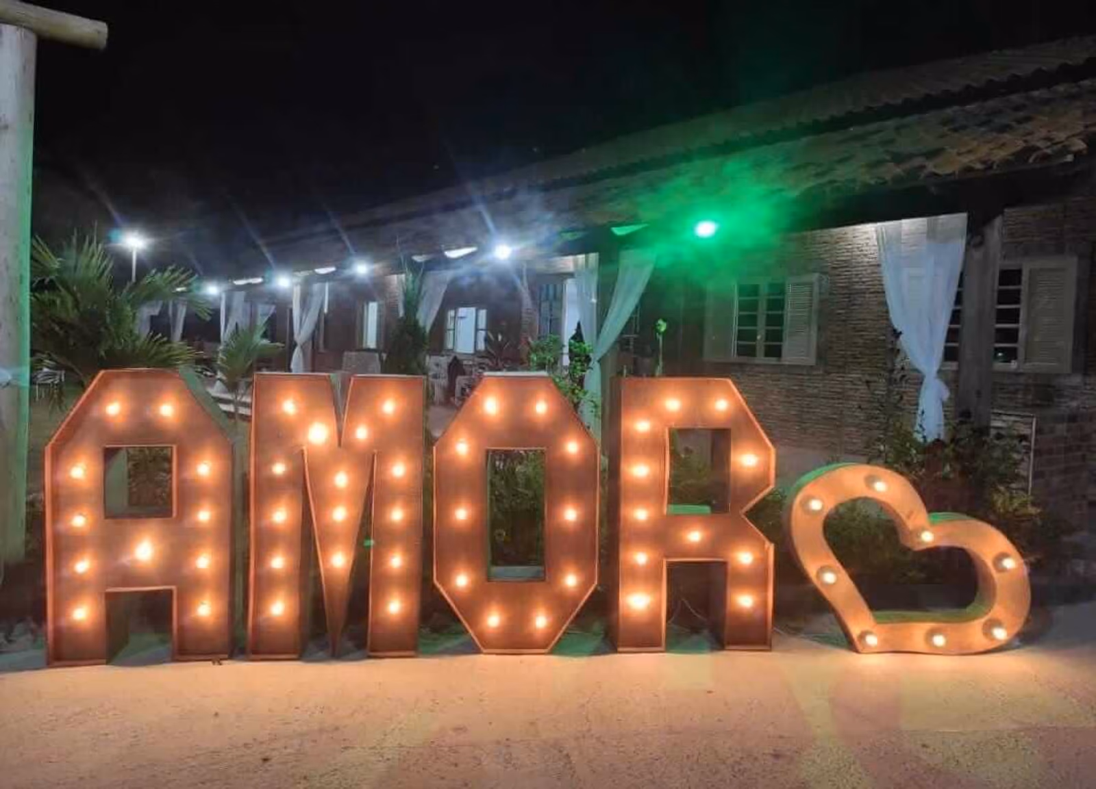 Letreiro amor + coração