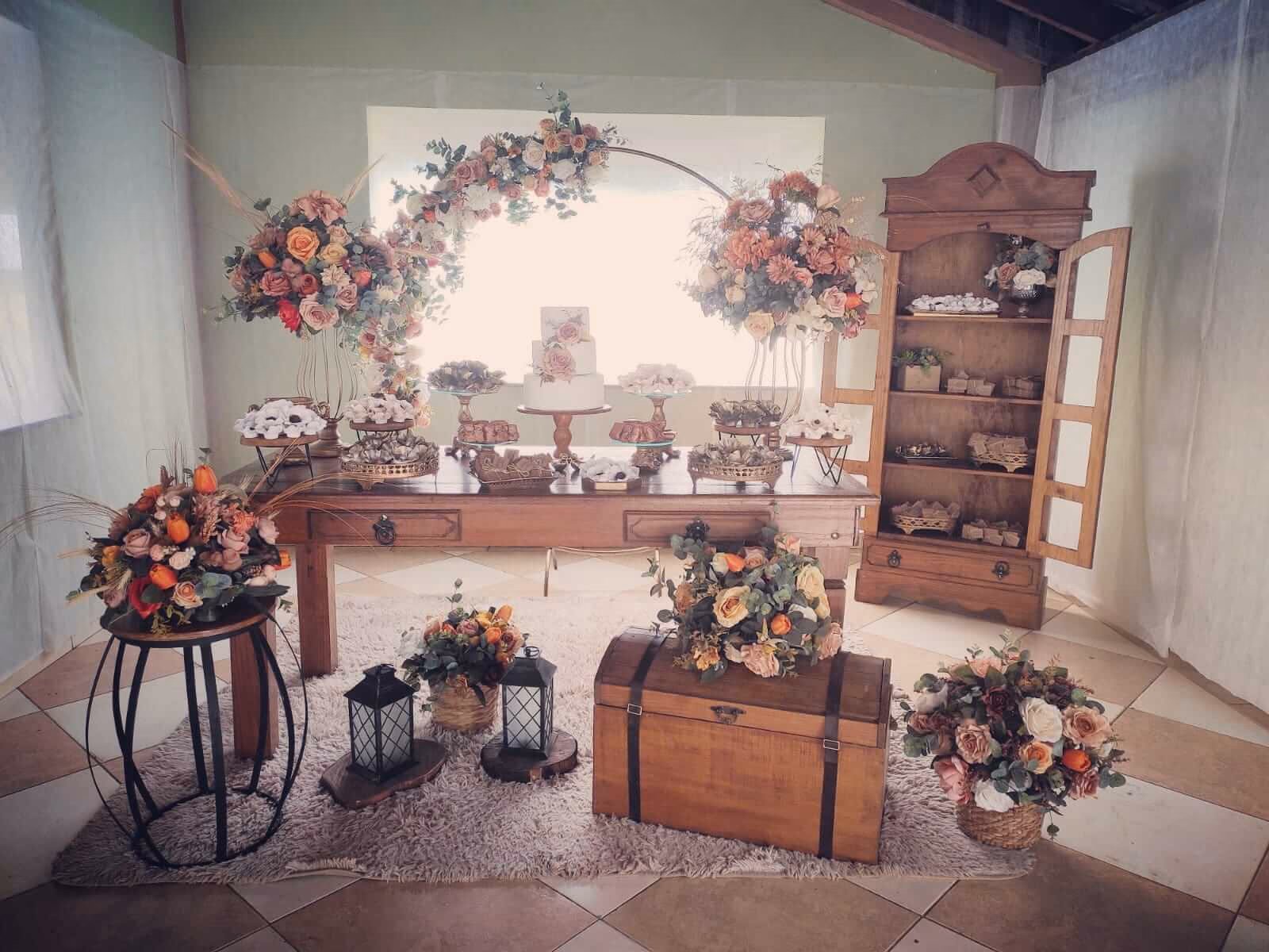 Decor Terracota Com Arco de flores