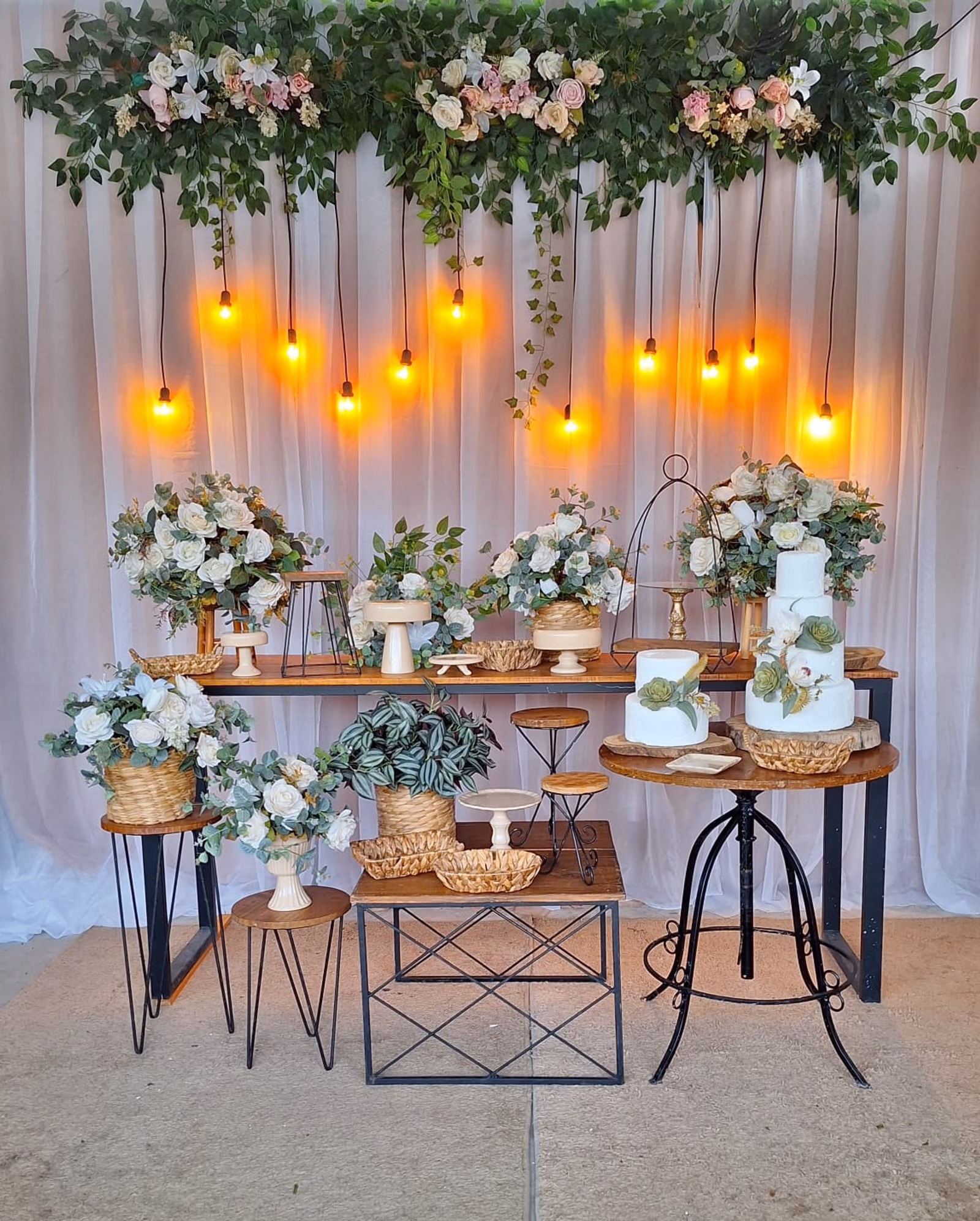 Decor com mesa ferro e madeira