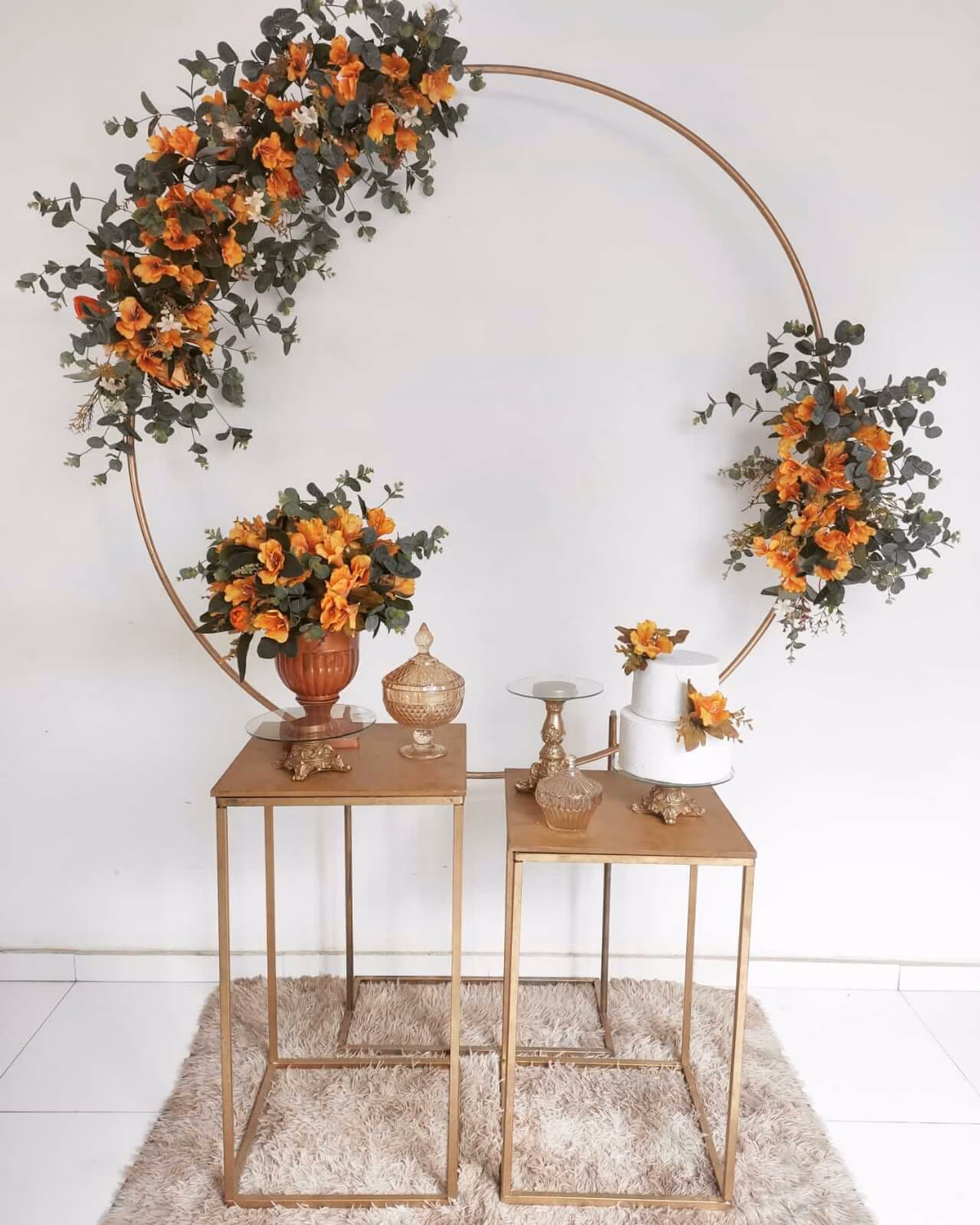 Decor Mesa de Cubo Dourada