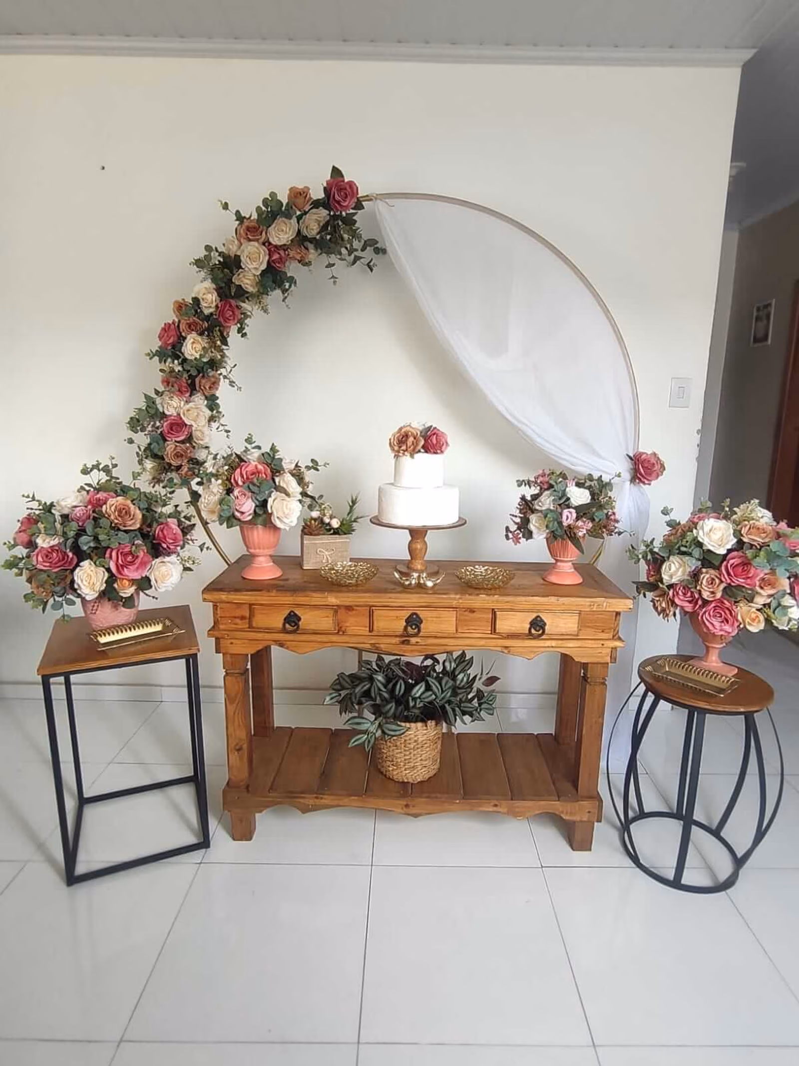 Decor Aparador com Flores Rosas
