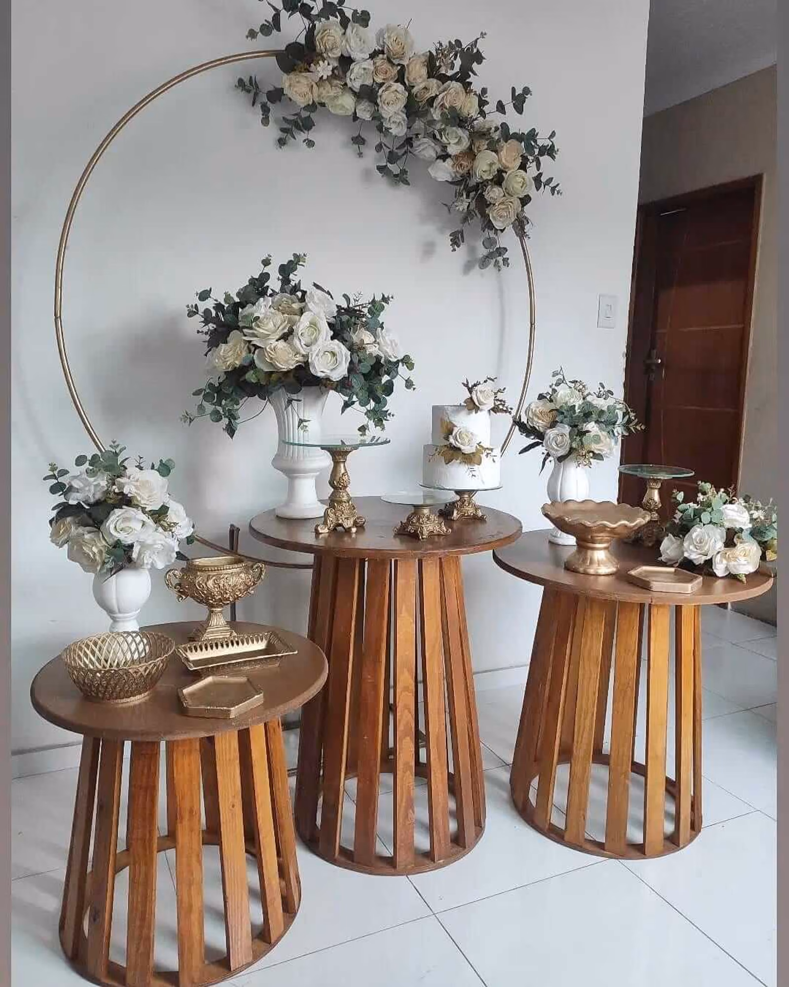 Decor Mesas Ripadas com Flores Brancas