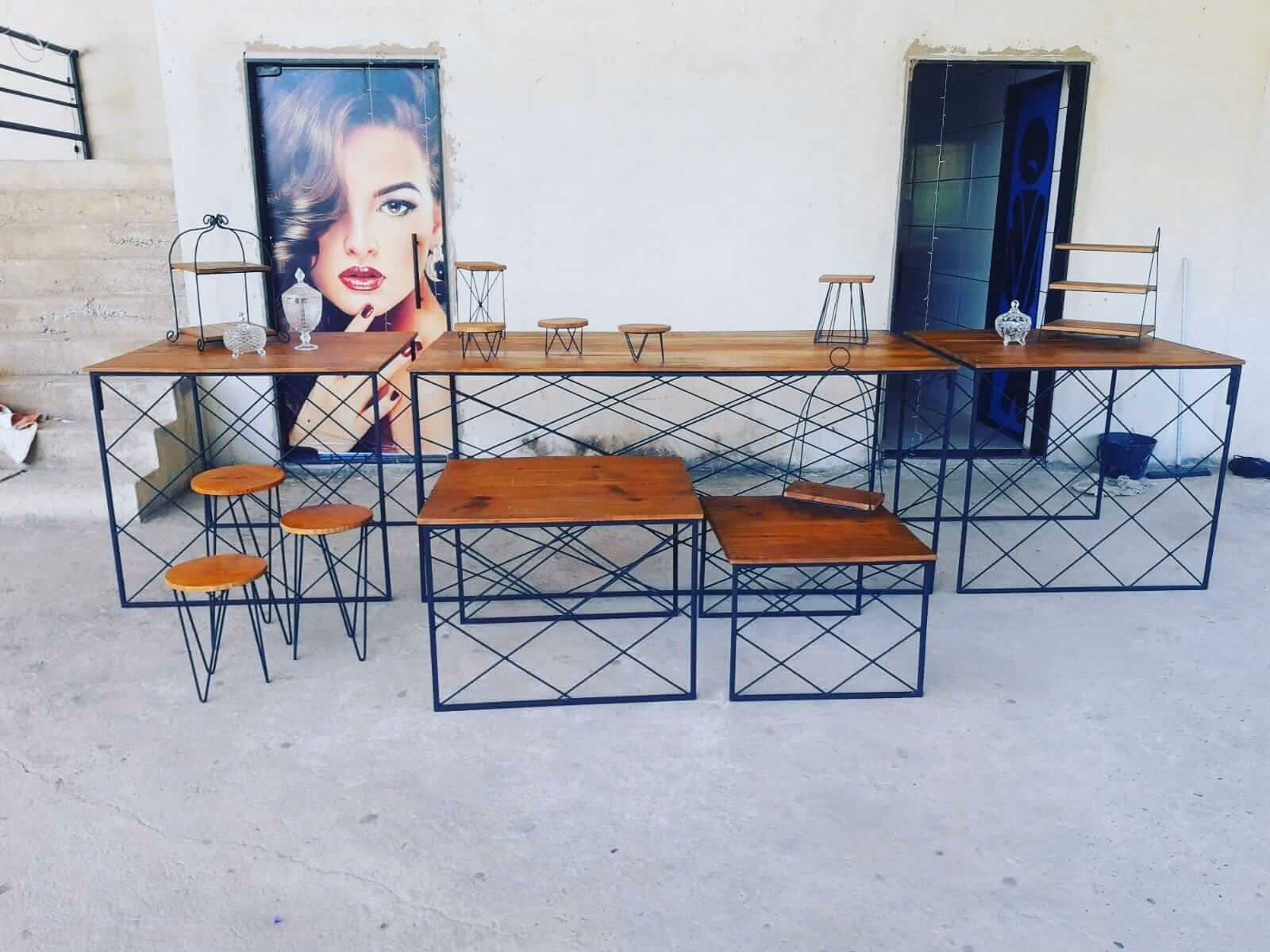 Jogo de Mesas de ferro e madeira