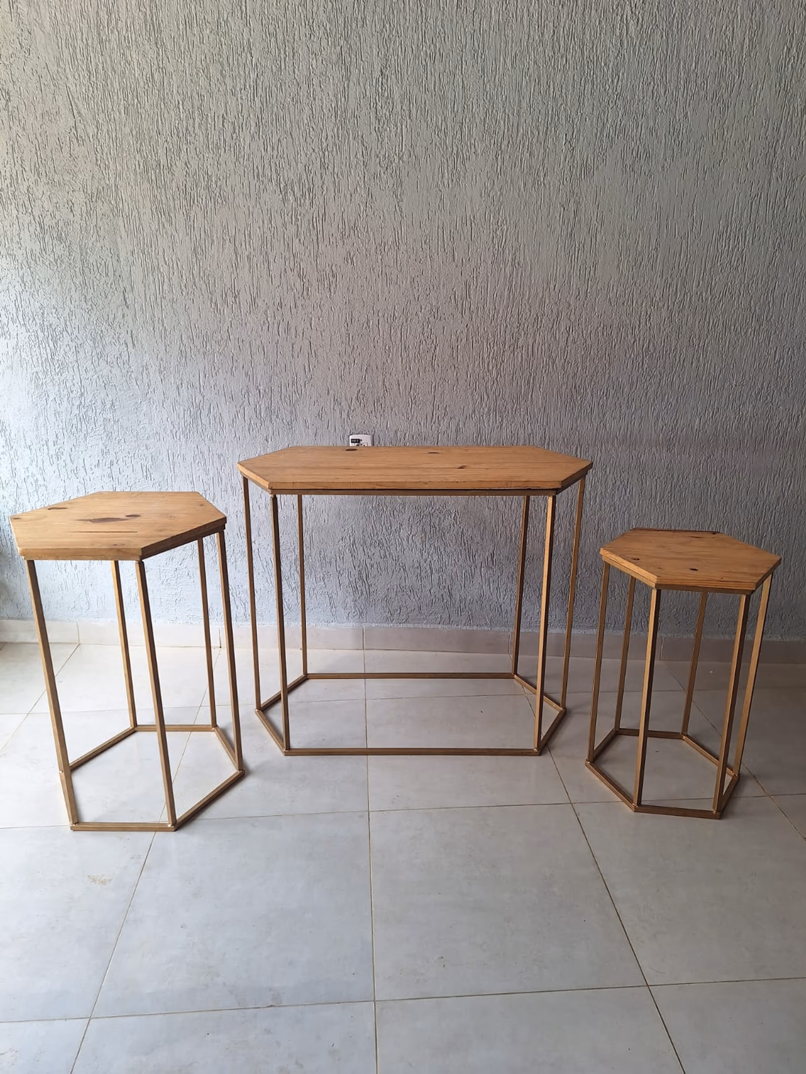 Trio de mesas sextavadas